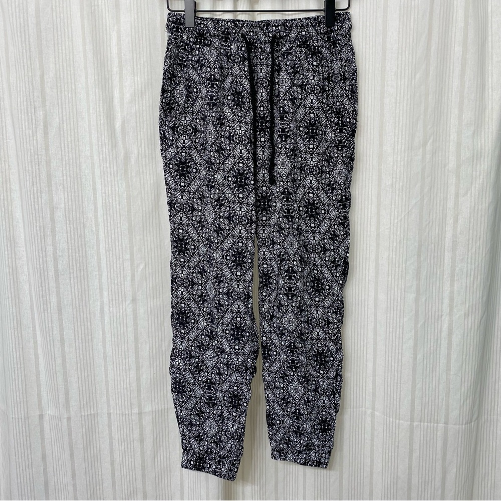 🌈5/$25 BUNDLE! New Look 👀 Black & white lounge pants/joggers with POCKETS